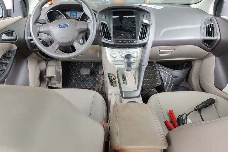 Used Ford Focus 2012 Sedan 1.6L Automatic Comfort Model Center Console