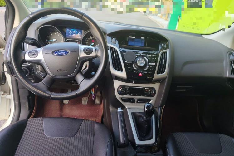 Used Ford Focus 2012 Hatchback 2.0L Manual Luxury Sport Model Center Console