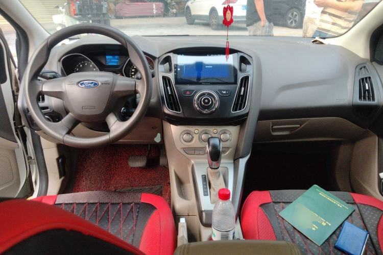Used Ford Focus 2012 Sedan 1.6L Automatic Comfort Model Center Console
