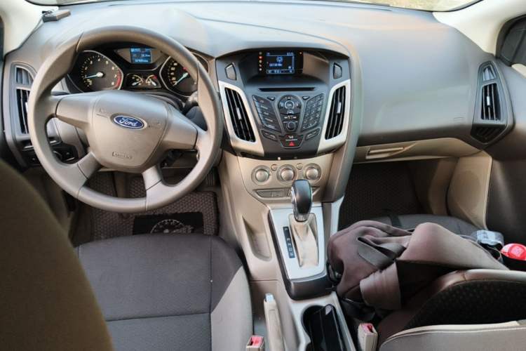 Used Ford Focus 2012 Sedan 1.6L Automatic Comfort Model Center Console