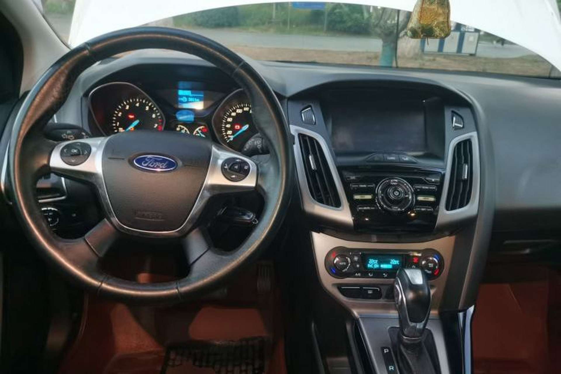 Used Ford Focus 2012 Hatchback 1.6L Automatic Fashion Edition Center Console