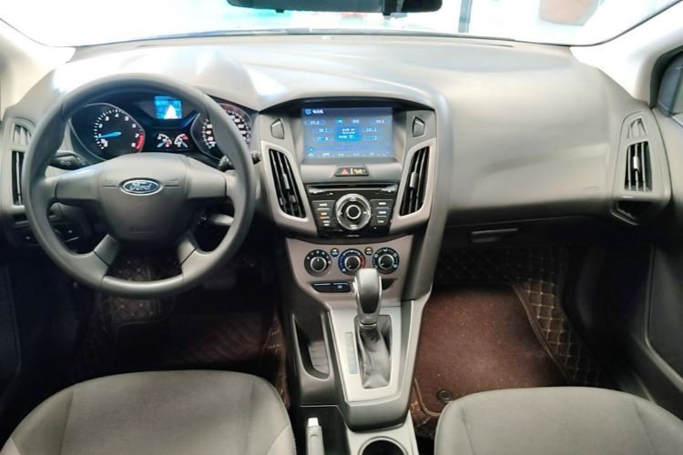 Used Ford Focus 2012 Hatchback 1.6L Automatic Comfort Model Center Console