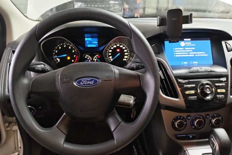 Used Ford Focus 2012 Hatchback 1.6L Automatic Comfort Model Center Console