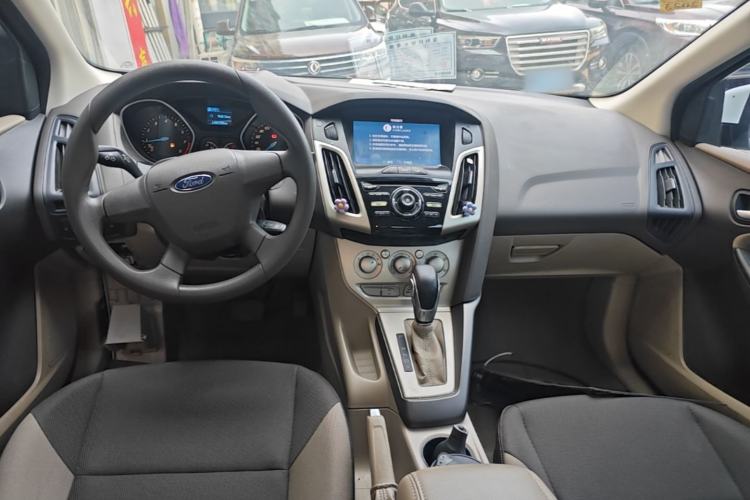 Used Ford Focus 2012 Sedan 1.6L Automatic Comfort Model Center Console
