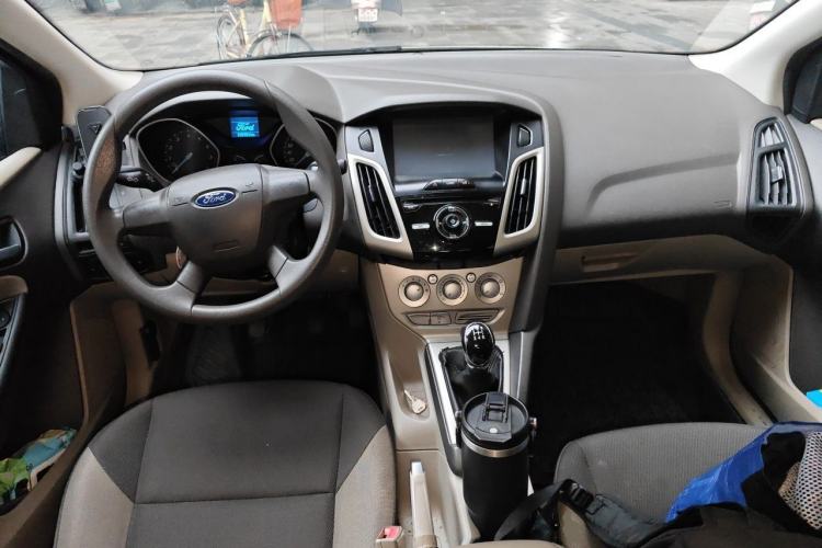 Used Ford Focus 2012 Sedan 1.6L Manual Comfort Model Center Console