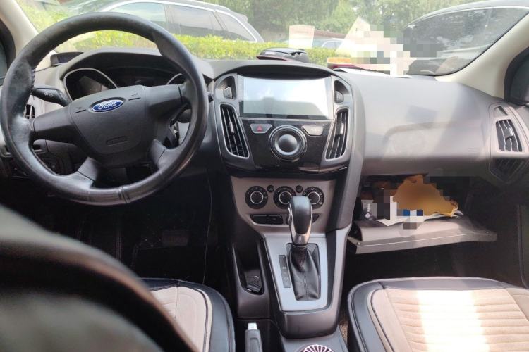 Used Ford Focus 2012 Hatchback 1.6L Automatic Comfort Model Center Console
