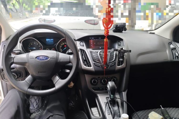 Used Ford Focus 2012 Hatchback 1.6L Automatic Comfort Model Center Console