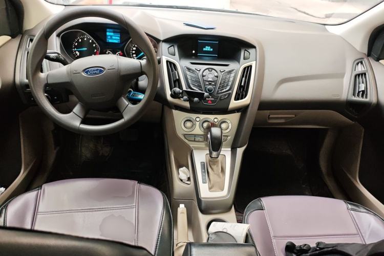 Used Ford Focus 2012 Sedan 1.6L Automatic Comfort Model Center Console