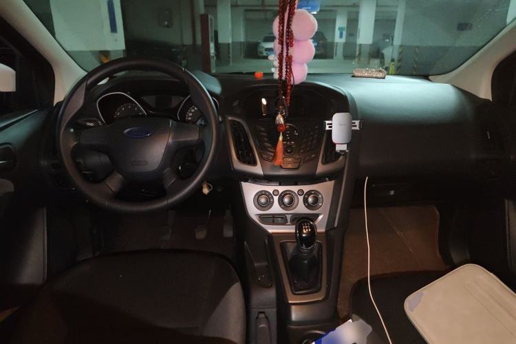 Used Ford Focus 2012 Hatchback 1.6L Manual Comfort Model Center Console