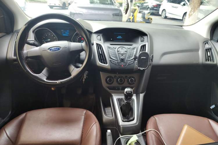 Used Ford Focus 2012 Hatchback 1.6L Manual Comfort Model Center Console
