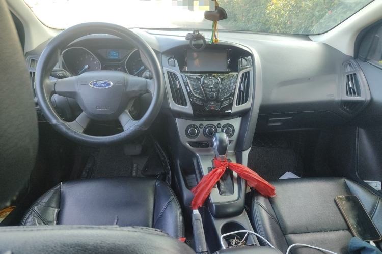 Used Ford Focus 2012 Hatchback 1.6L Automatic Comfort Model Center Console