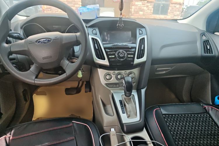 Used Ford Focus 2012 Sedan 1.6L Automatic Comfort Model Center Console