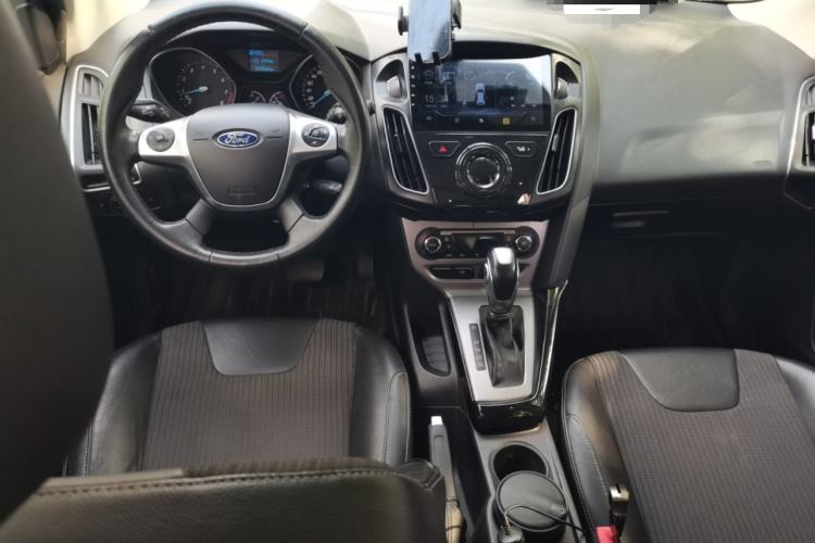 Used Ford Focus 2012 Hatchback 1.6L Automatic Fashion Edition Center Console