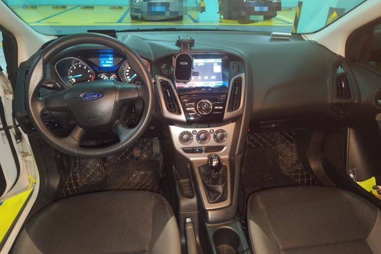 Used Ford Focus 2012 Hatchback 1.6L Manual Comfort Model Center Console