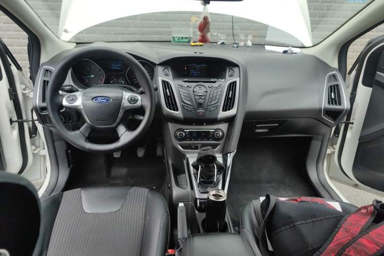 Used Ford Focus 2012 Hatchback 1.6L Manual Fashion Edition Center Console