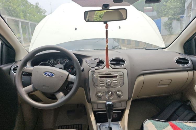 Used Ford Focus 2012 Hatchback Classic 1.8L Automatic Fashion Edition Center Console