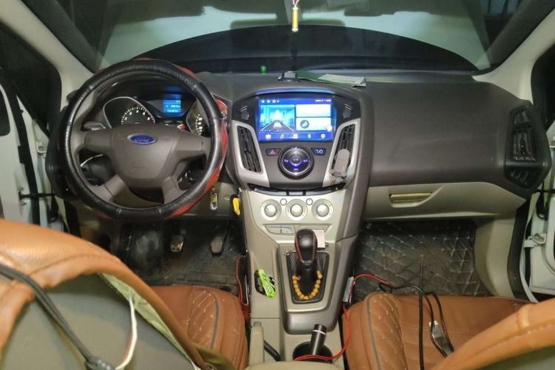 Used Ford Focus 2012 Sedan 1.6L Manual Comfort Model Center Console