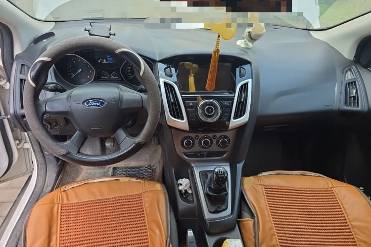 Used Ford Focus 2012 Hatchback 1.6L Manual Comfort Model Center Console