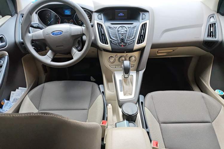 Used Ford Focus 2012 Sedan 1.6L Automatic Comfort Model Center Console
