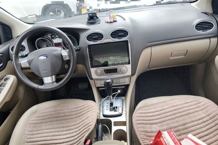 Used Ford Focus 2012 Hatchback Classic 1.8L Automatic Fashion Edition Center Console