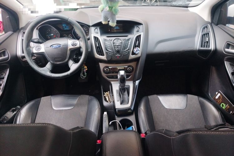 Used Ford Focus 2012 Sedan 1.6L Automatic Fashion Edition Center Console