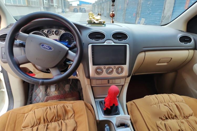 Used Ford Focus 2012 Hatchback Classic 1.8L Manual Fashion Edition Center Console