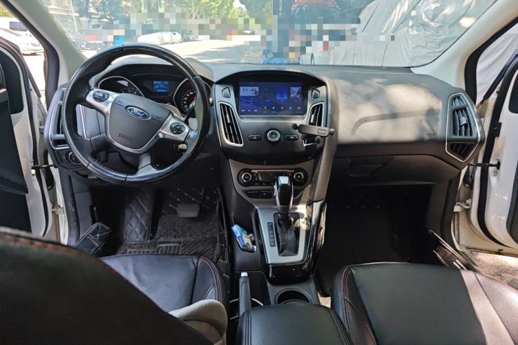 Used Ford Focus 2012 Sedan 1.6L Automatic Fashion Edition Center Console