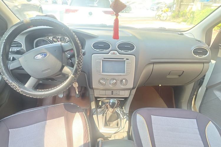 Used Ford Focus 2012 Hatchback Classic 1.8L Manual Base Model Center Console