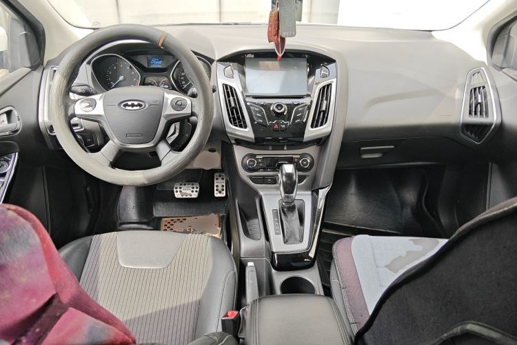 Used Ford Focus 2012 Hatchback 1.6L Automatic Fashion Edition Center Console