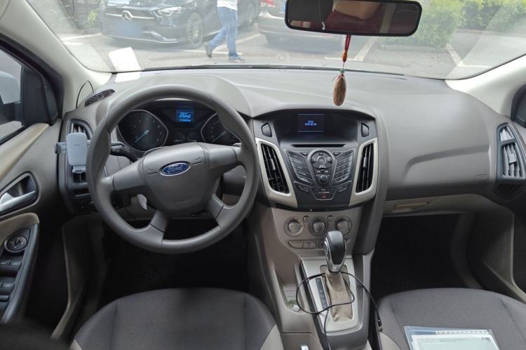 Used Ford Focus 2012 Sedan 1.6L Automatic Comfort Model Center Console