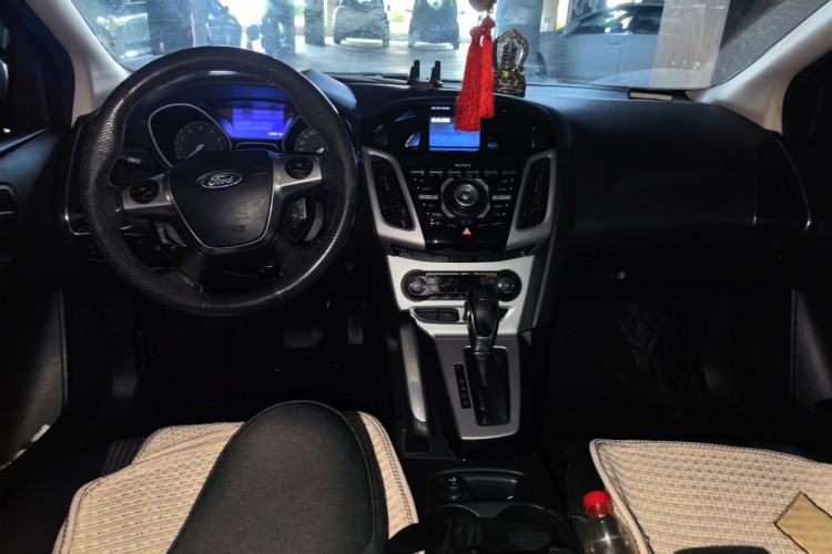 Used Ford Focus 2012 Hatchback 2.0L Automatic Luxury Sport Model Center Console