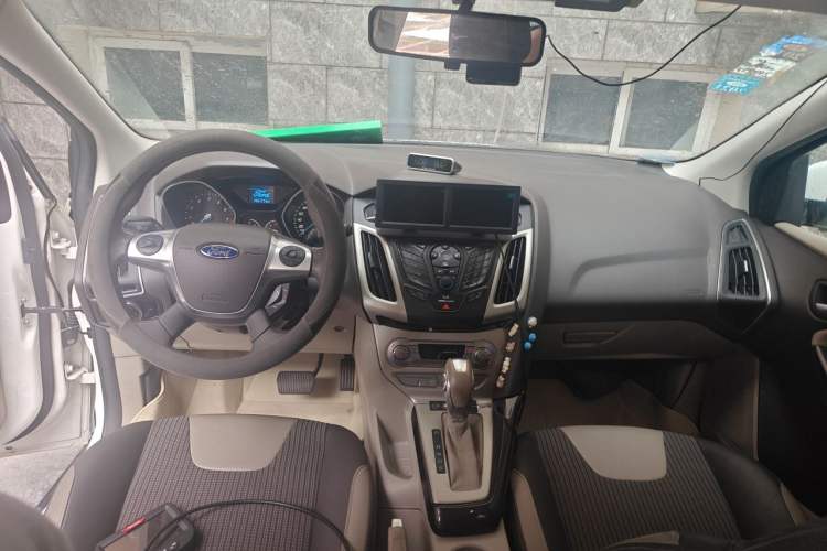 Used Ford Focus 2012 Hatchback 1.6L Automatic Fashion Edition Center Console