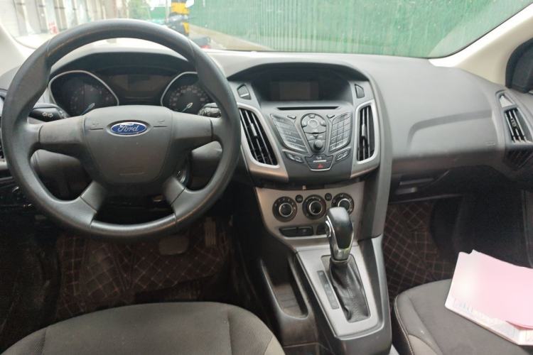 Used Ford Focus 2012 Hatchback 1.6L Automatic Comfort Model Center Console