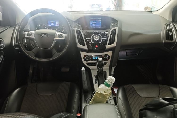 Used Ford Focus 2012 Hatchback 2.0L Automatic Luxury Sport Model Center Console