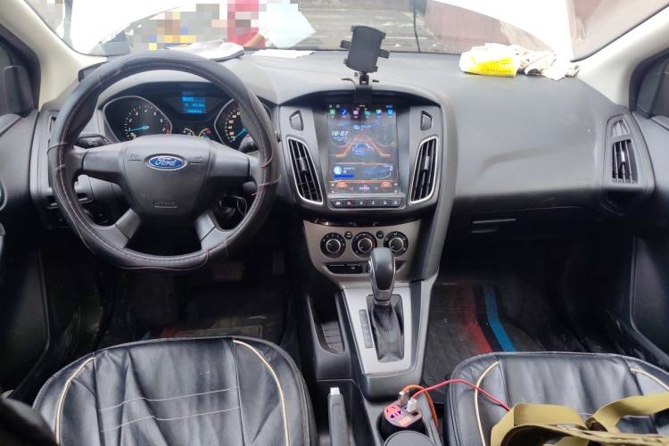 Used Ford Focus 2012 Hatchback 1.6L Automatic Comfort Model Center Console