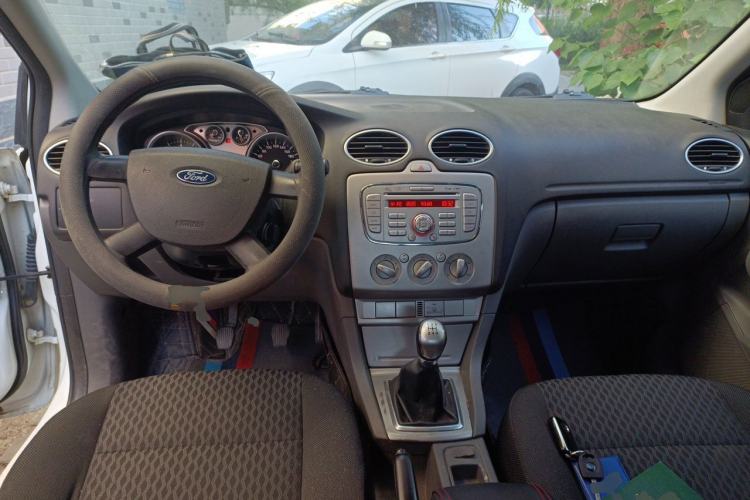 Used Ford Focus 2012 Hatchback Classic 1.8L Manual Base Model Center Console