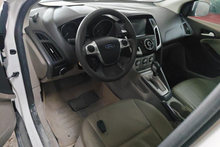 Used Ford Focus 2012 Sedan 1.6L Automatic Comfort Model Center Console