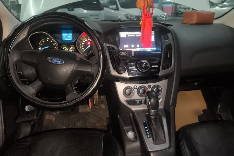Used Ford Focus 2012 Hatchback 1.6L Automatic Comfort Model Center Console