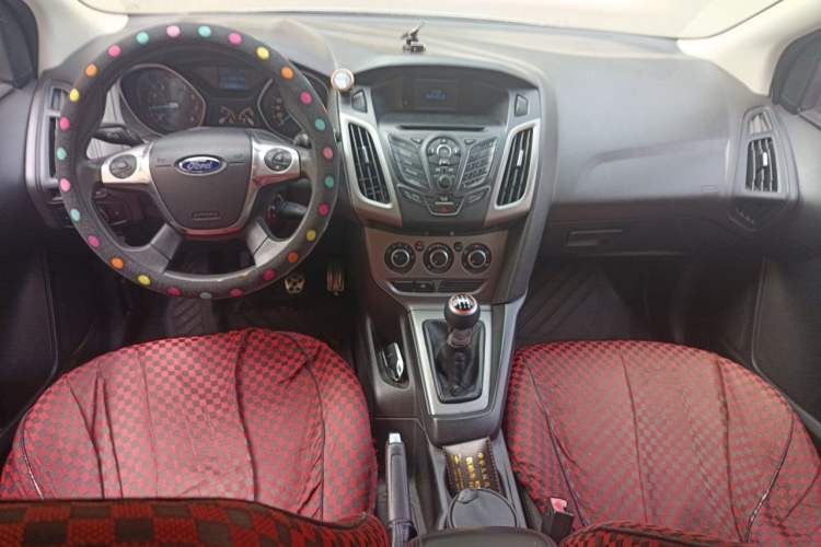 Used Ford Focus 2012 Hatchback 1.6L Manual Comfort Model Center Console