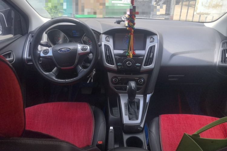 Used Ford Focus 2012 Hatchback 1.6L Automatic Fashion Edition Center Console