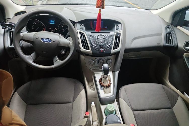 Used Ford Focus 2012 Sedan 1.6L Automatic Comfort Model Center Console