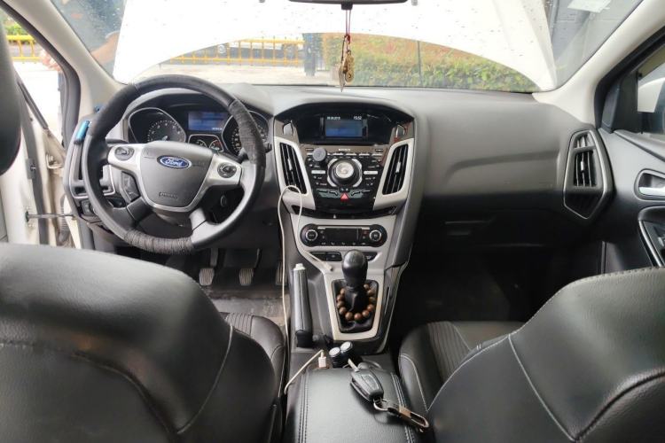 Used Ford Focus 2012 Hatchback 2.0L Manual Luxury Sport Model Center Console