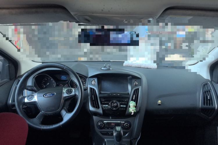 Used Ford Focus 2012 Hatchback 1.6L Automatic Fashion Edition Center Console