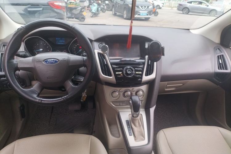 Used Ford Focus 2012 Sedan 1.6L Automatic Comfort Model Center Console