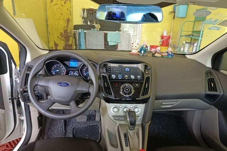 Used Ford Focus 2012 Sedan 1.6L Automatic Comfort Model Center Console