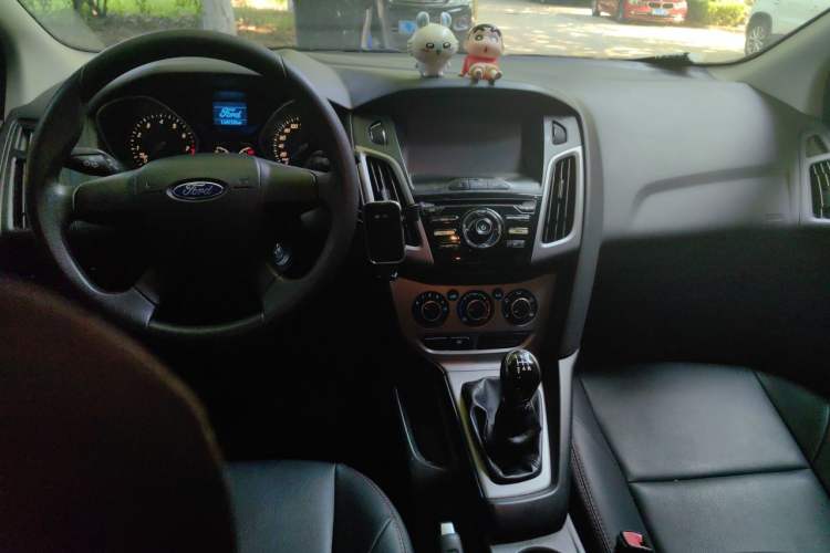 Used Ford Focus 2012 Hatchback 1.6L Manual Comfort Model Center Console
