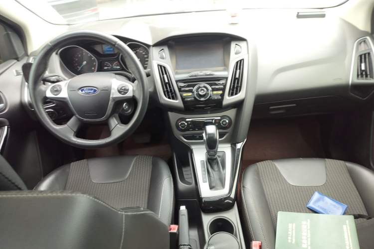 Used Ford Focus 2012 Sedan 1.6L Automatic Fashion Edition Center Console