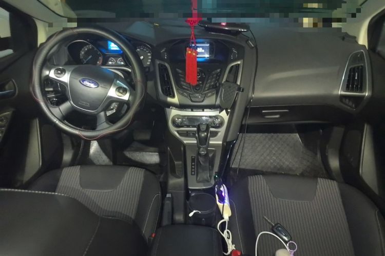 Used Ford Focus 2012 Sedan 1.6L Automatic Fashion Edition Center Console