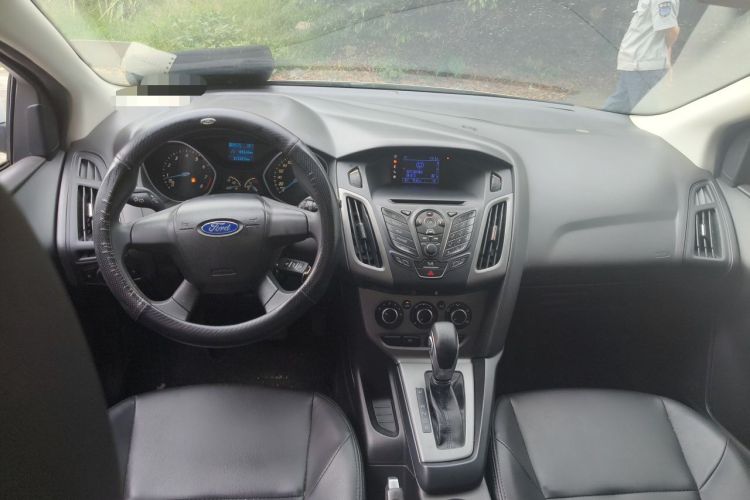 Used Ford Focus 2012 Hatchback 1.6L Automatic Comfort Model Center Console