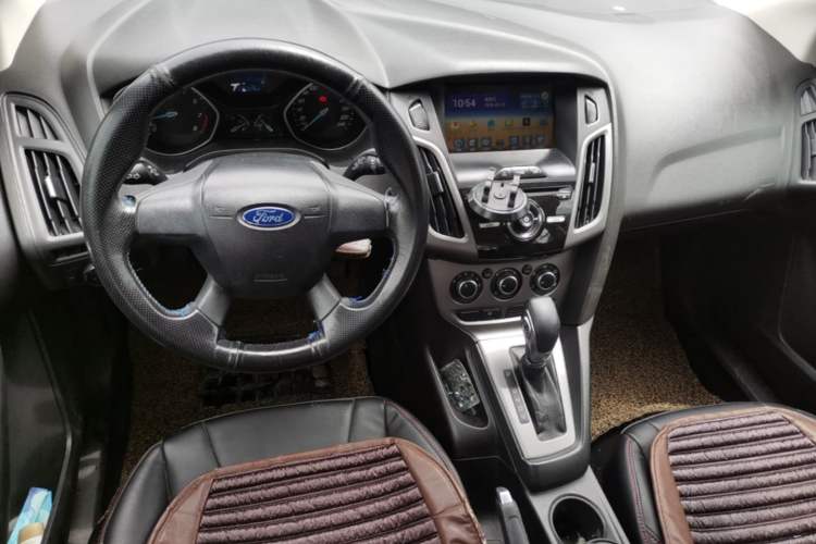 Used Ford Focus 2012 Hatchback 1.6L Automatic Comfort Model Center Console